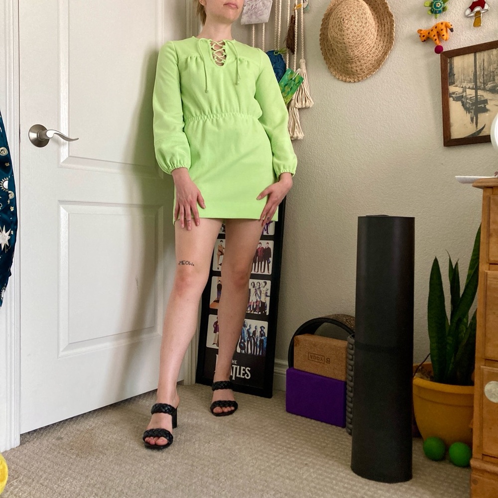 VTG 70s balloon sleeve mint green lace up micro mini dress